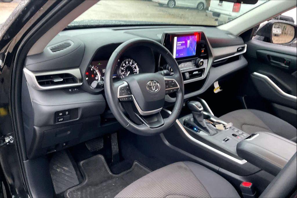 used 2024 Toyota Highlander car, priced at $35,927