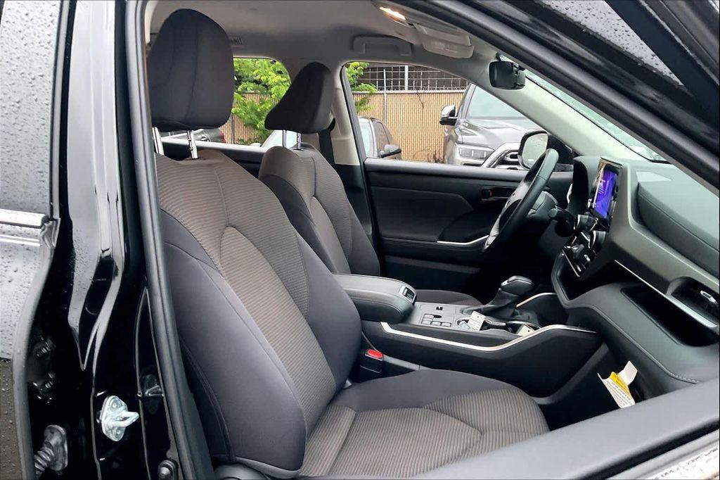used 2024 Toyota Highlander car, priced at $35,927