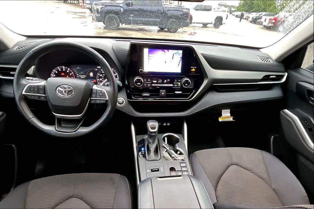 used 2024 Toyota Highlander car, priced at $35,927