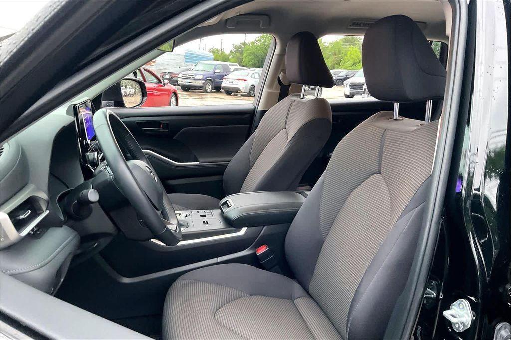 used 2024 Toyota Highlander car, priced at $35,927