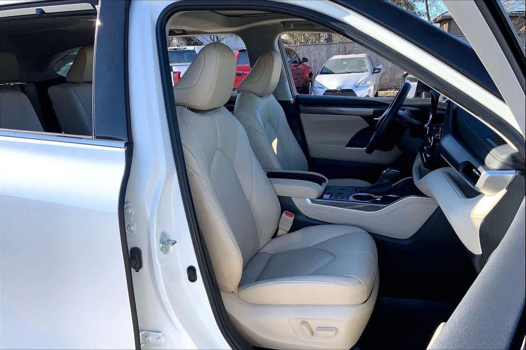 used 2023 Toyota Highlander car, priced at $37,911