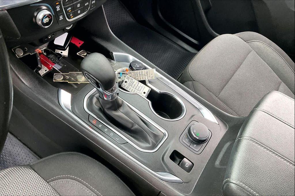 used 2022 Chevrolet Traverse car, priced at $25,111