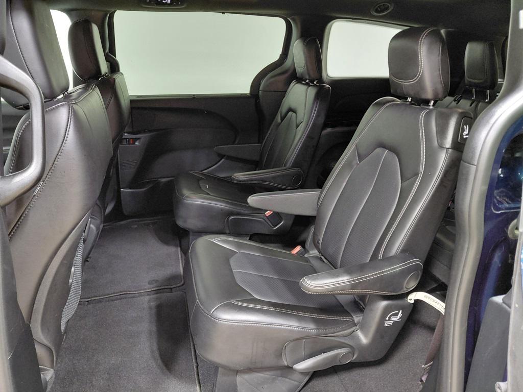 used 2025 Chrysler Pacifica car, priced at $30,999