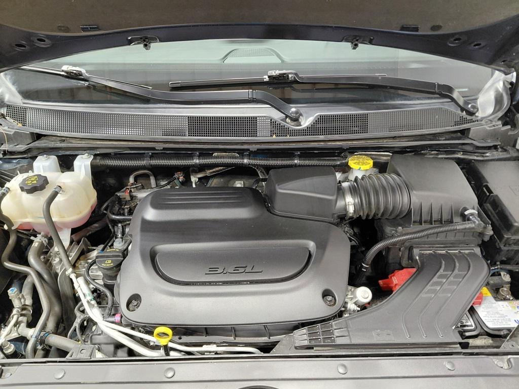 used 2025 Chrysler Pacifica car, priced at $30,999