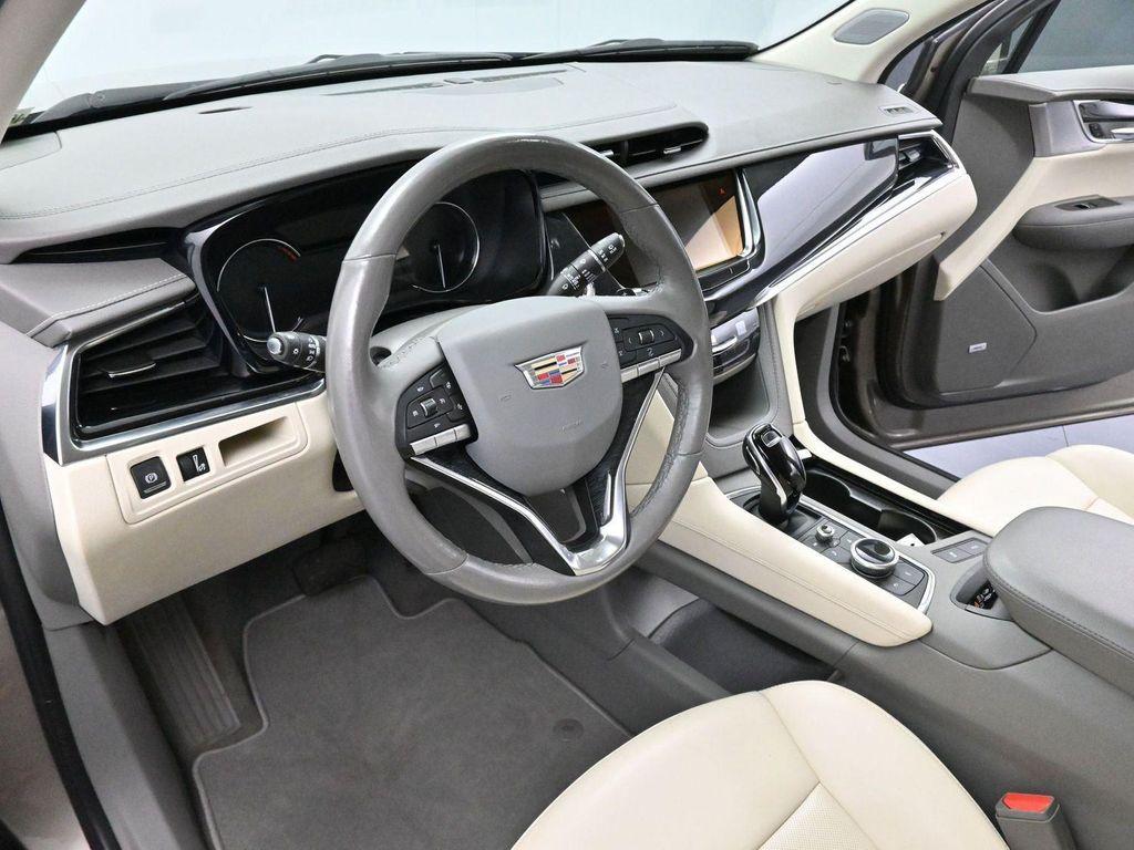 used 2022 Cadillac XT6 car, priced at $33,700