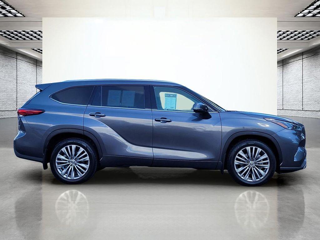 used 2022 Toyota Highlander car, priced at $38,888