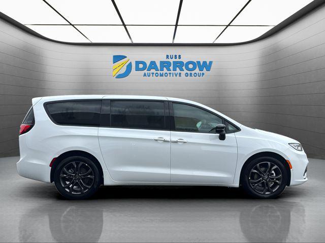 new 2026 Chrysler Pacifica car, priced at $48,960