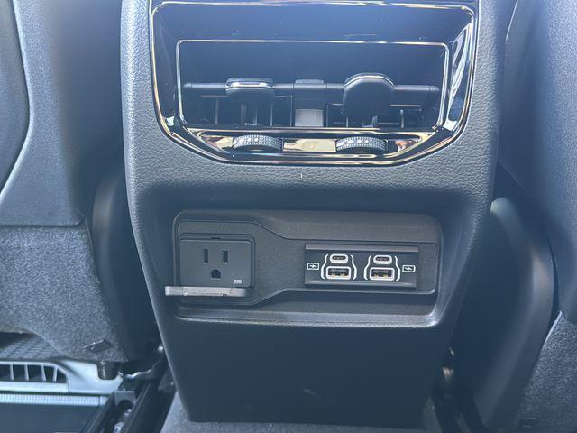 new 2025 Jeep Grand Cherokee car, priced at $43,064