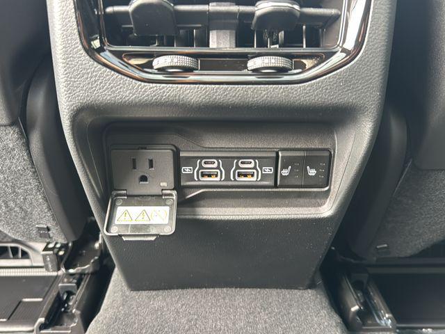 new 2025 Jeep Grand Cherokee car, priced at $50,621