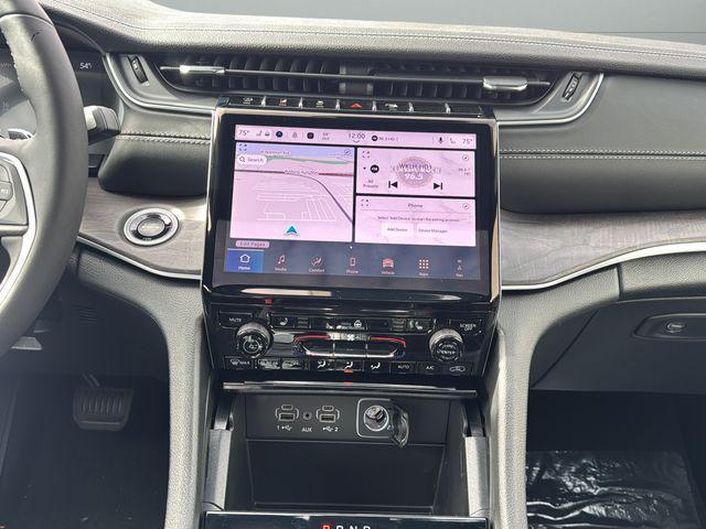 new 2025 Jeep Grand Cherokee car, priced at $50,621