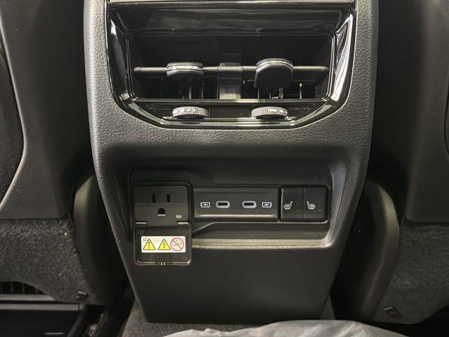 new 2026 Jeep Grand Cherokee car, priced at $46,486