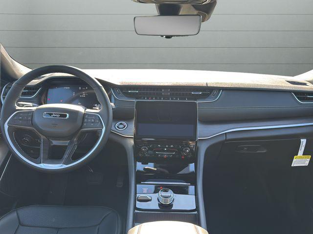 new 2025 Jeep Grand Cherokee car, priced at $52,818