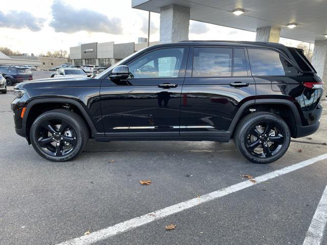 new 2025 Jeep Grand Cherokee car, priced at $44,625