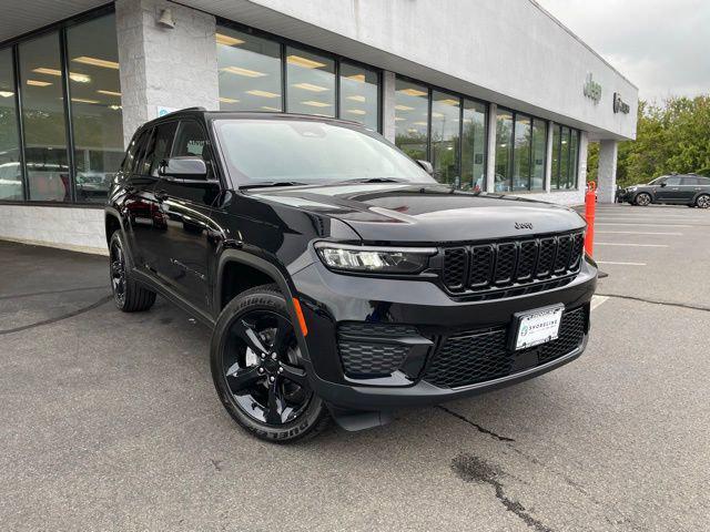 new 2025 Jeep Grand Cherokee car, priced at $44,939