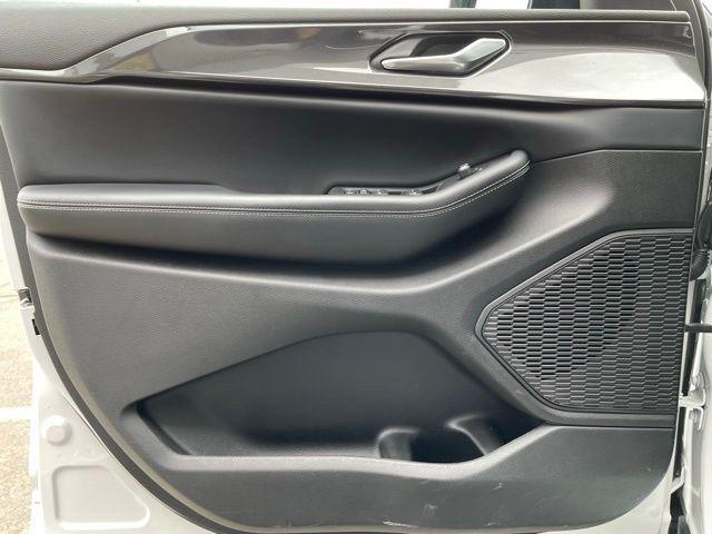 used 2023 Jeep Grand Cherokee car, priced at $28,974