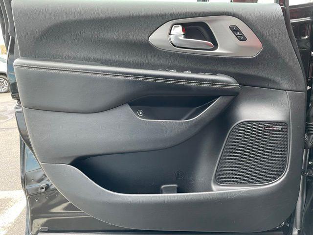 used 2020 Chrysler Pacifica Hybrid car, priced at $25,218