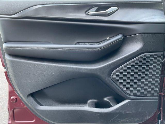 used 2025 Jeep Grand Cherokee car, priced at $35,746