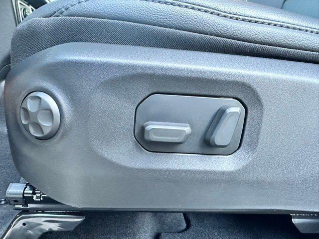 new 2025 Jeep Wrangler car, priced at $55,564
