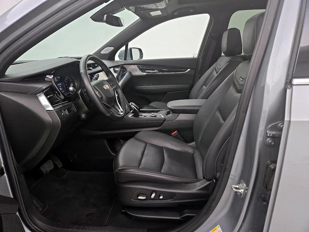 used 2025 Cadillac XT6 car, priced at $40,998