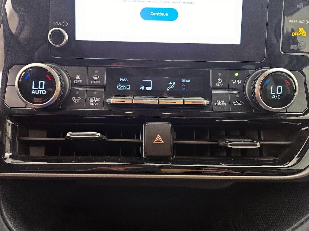 used 2024 Toyota Highlander car, priced at $32,998