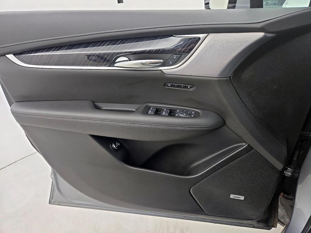 used 2025 Cadillac XT6 car, priced at $39,998
