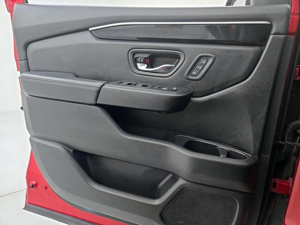 used 2025 Honda Pilot car, priced at $41,998