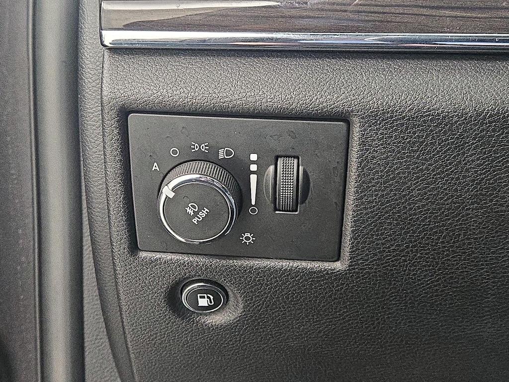 used 2016 Jeep Grand Cherokee car, priced at $17,998