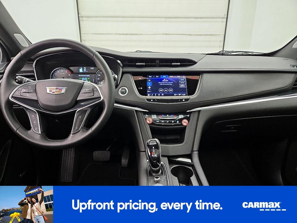 used 2025 Cadillac XT5 car, priced at $33,998