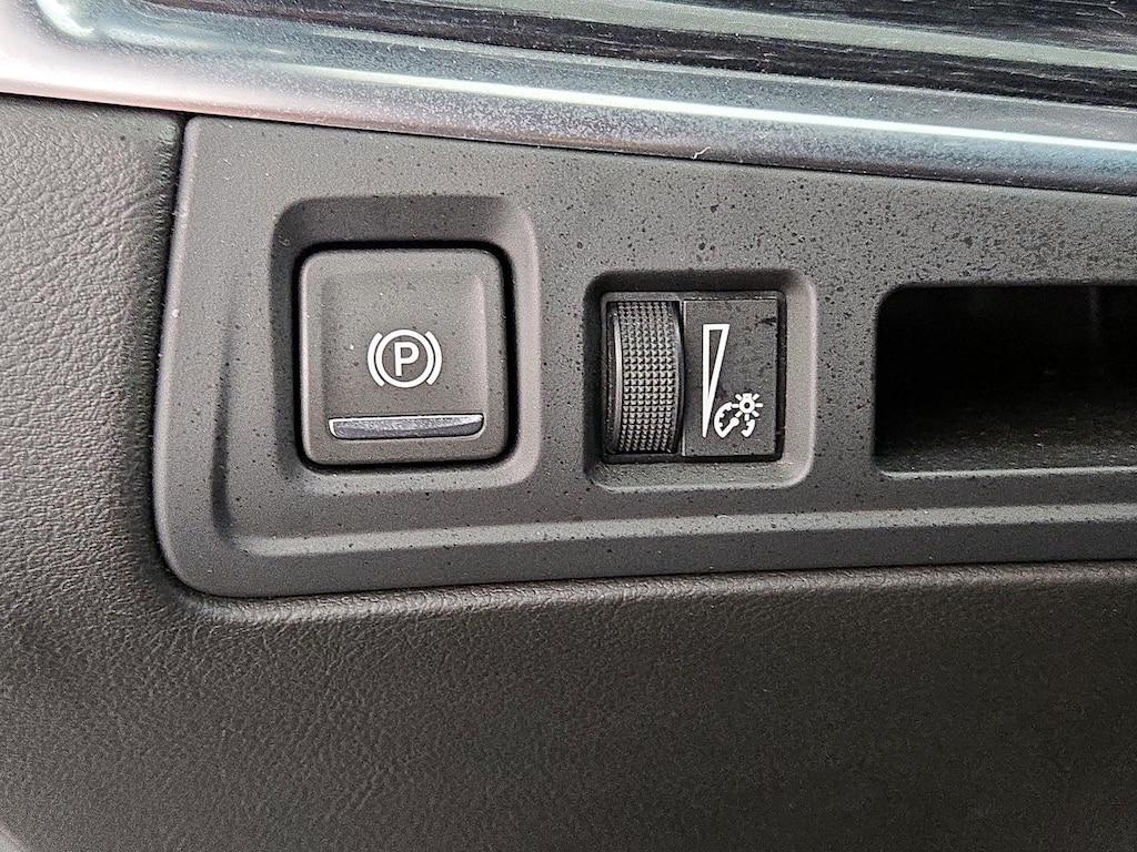 used 2025 Cadillac XT5 car, priced at $33,998