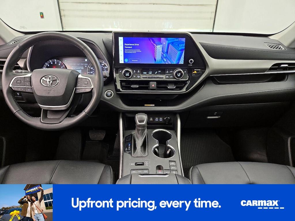 used 2024 Toyota Highlander car, priced at $41,998