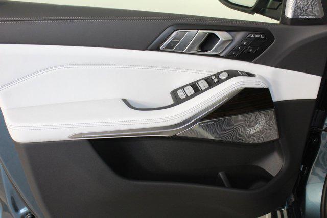 new 2026 BMW X7 car, priced at $100,555