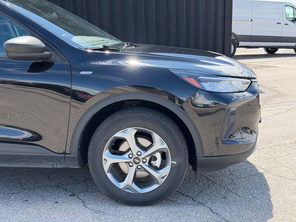 used 2025 Ford Escape car, priced at $25,999