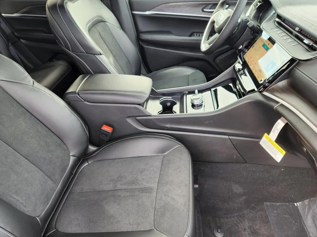 new 2026 Jeep Grand Cherokee car, priced at $48,624