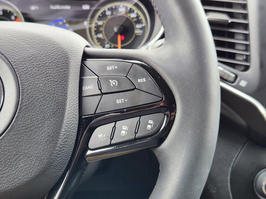 used 2023 Jeep Cherokee car, priced at $26,999