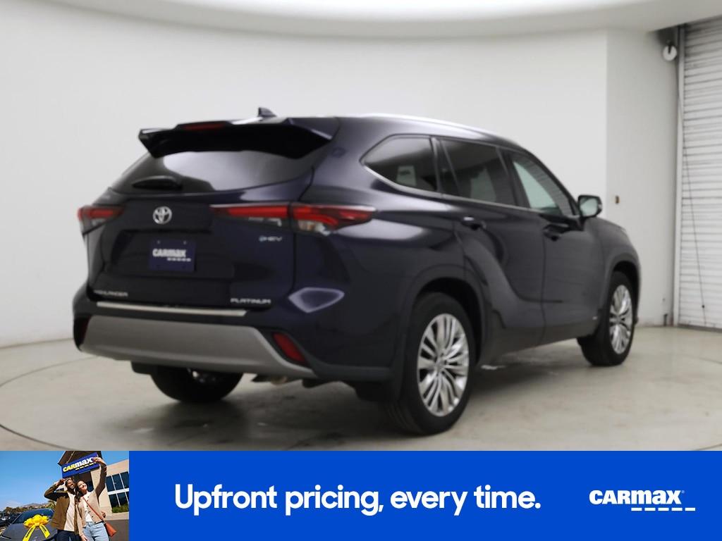 used 2025 Toyota Highlander Hybrid car, priced at $55,998