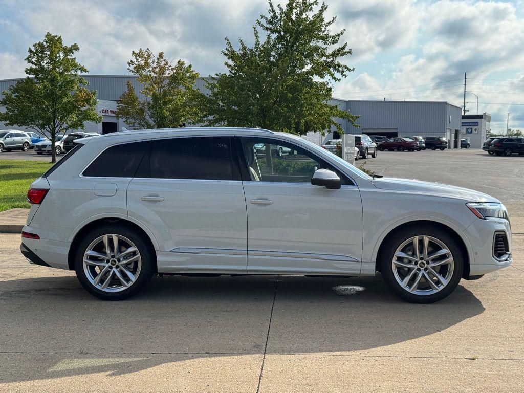 new 2025 Audi Q7 car, priced at $68,259