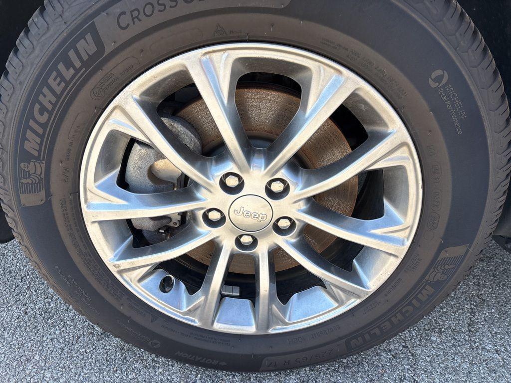 used 2019 Jeep Cherokee car, priced at $14,368