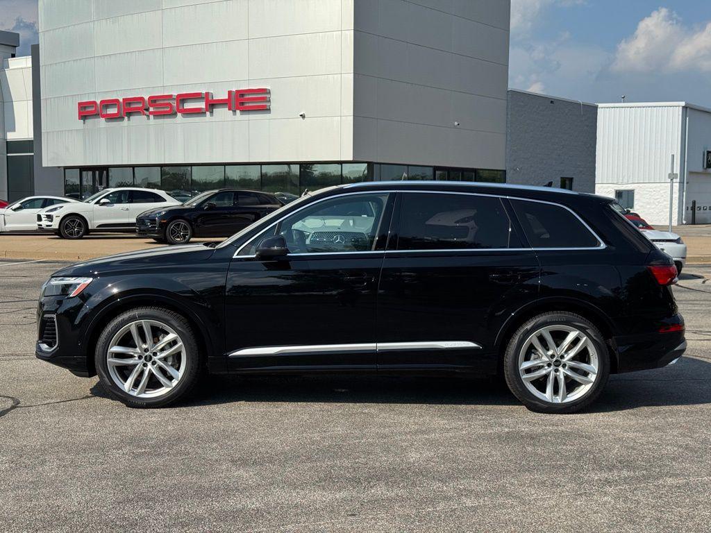 new 2025 Audi Q7 car, priced at $68,137