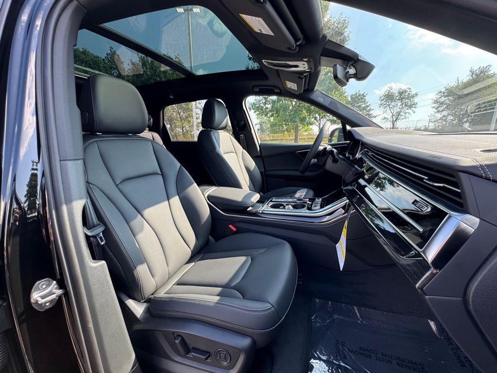 new 2025 Audi Q7 car, priced at $68,137