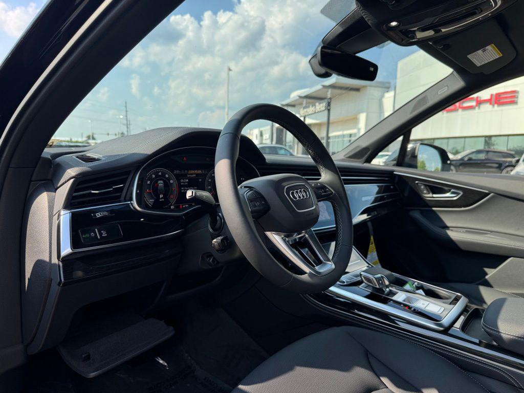 new 2025 Audi Q7 car, priced at $68,137