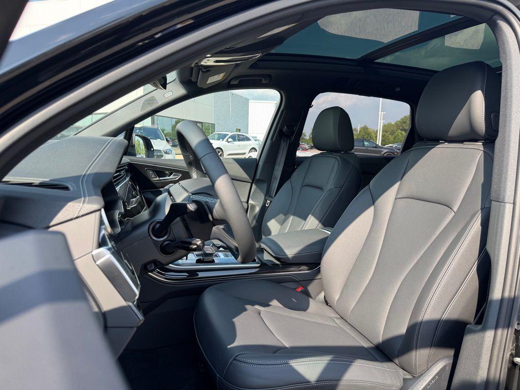 new 2025 Audi Q7 car, priced at $68,137