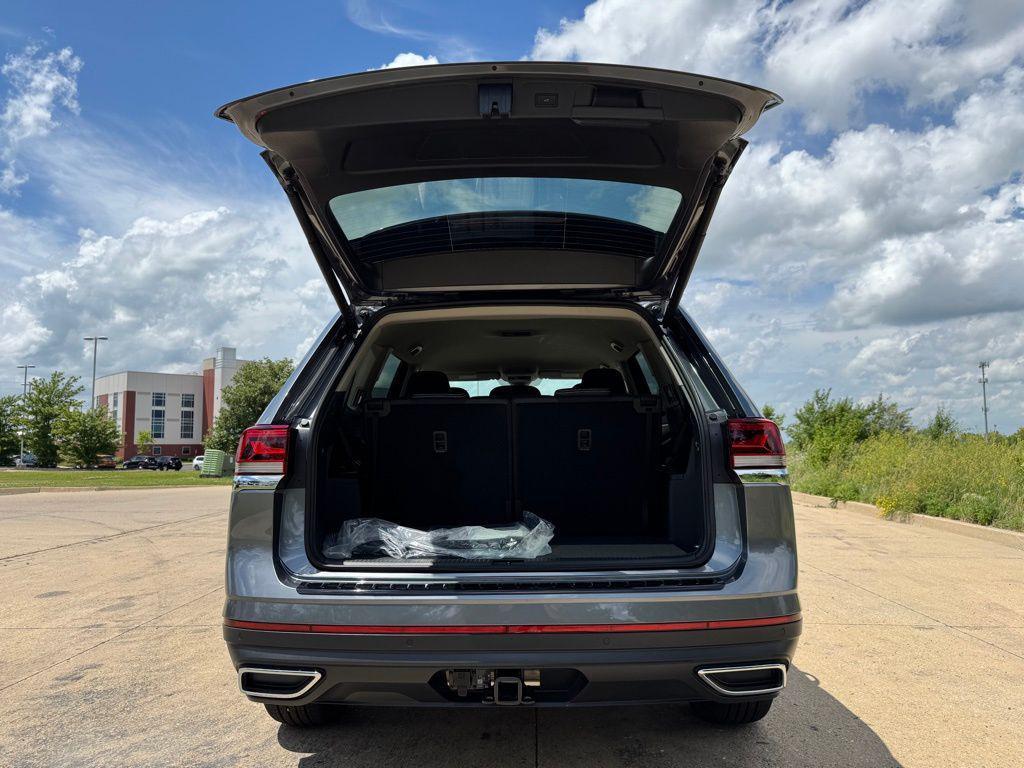 new 2025 Volkswagen Atlas car, priced at $40,341