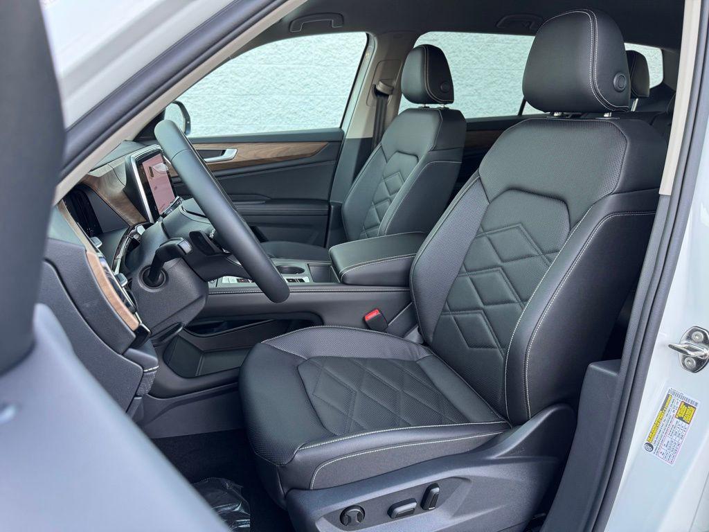 new 2026 Volkswagen Atlas car, priced at $40,699