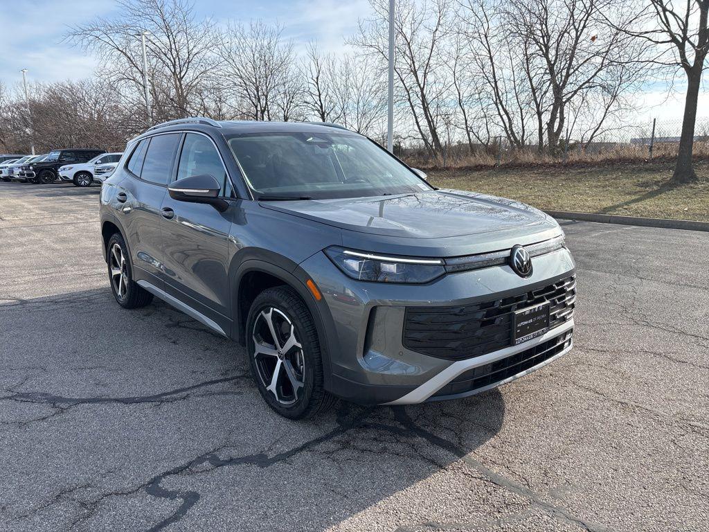 used 2025 Volkswagen Tiguan car, priced at $31,874