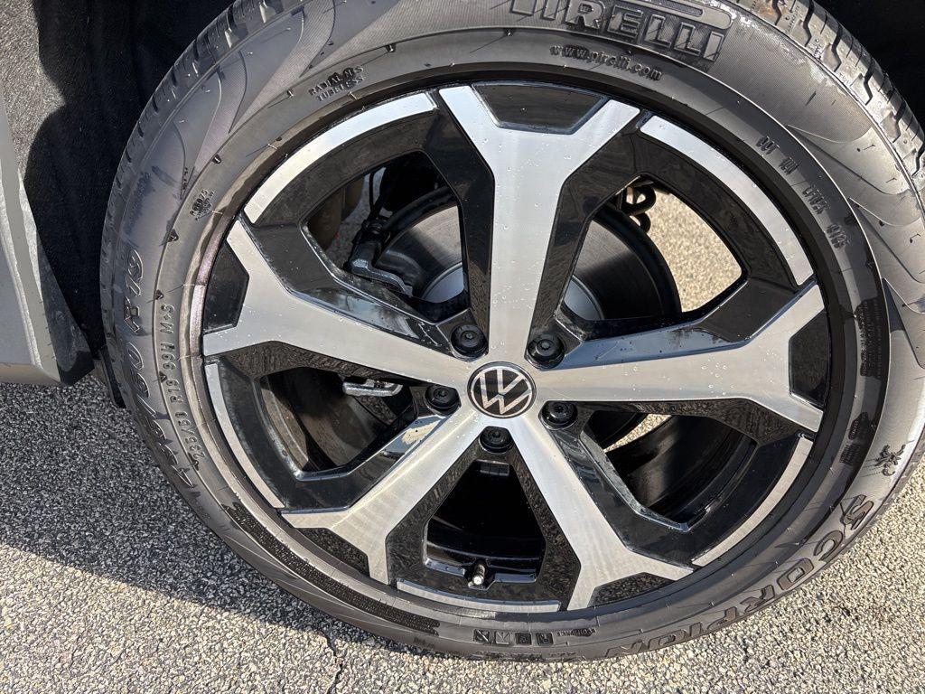used 2025 Volkswagen Tiguan car, priced at $31,874