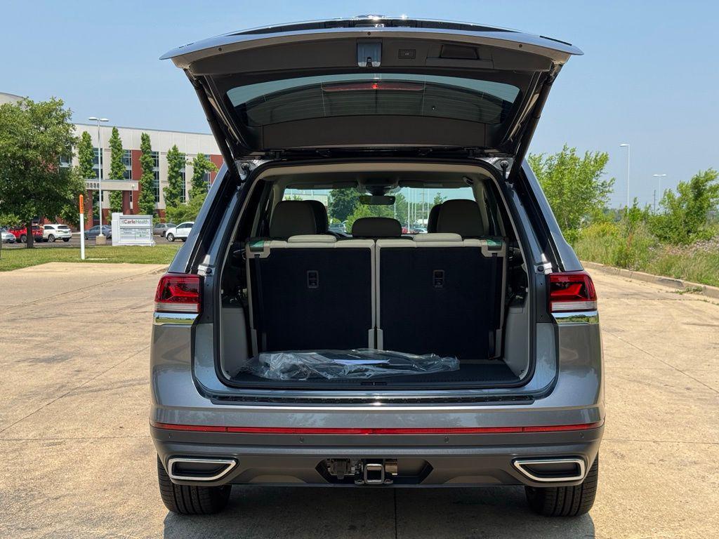 new 2025 Volkswagen Atlas car, priced at $41,309