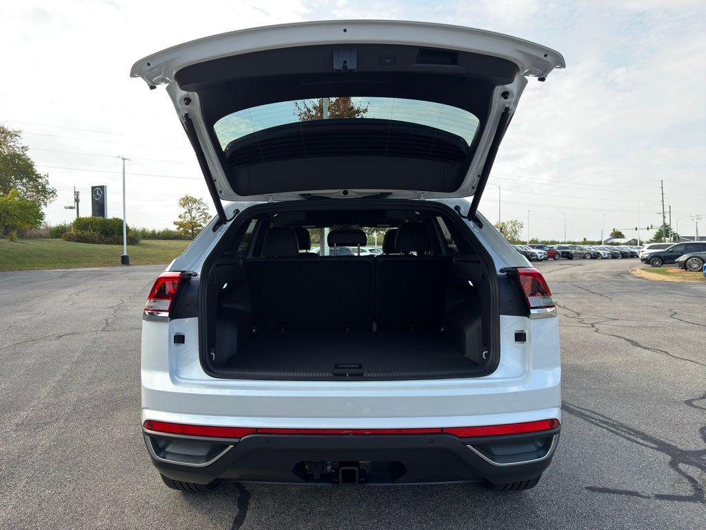 new 2026 Volkswagen Atlas Cross Sport car, priced at $44,888
