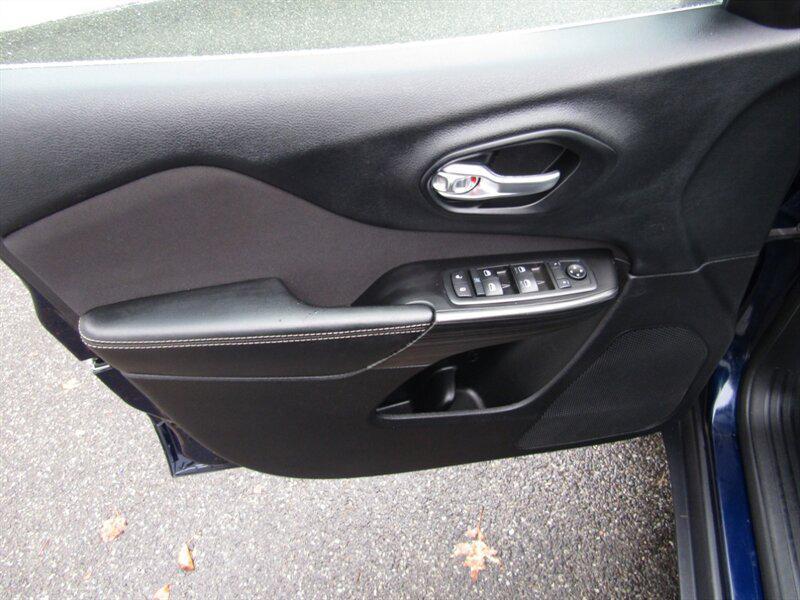 used 2015 Jeep Cherokee car, priced at $10,642