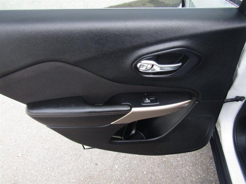 used 2017 Jeep Cherokee car