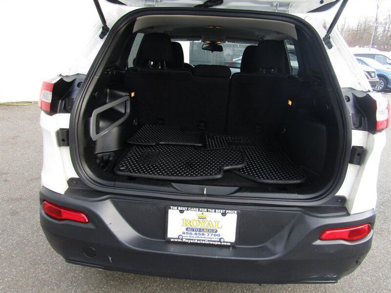 used 2017 Jeep Cherokee car